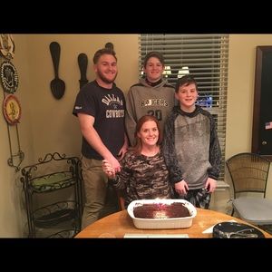 Meet your Posher, Lara